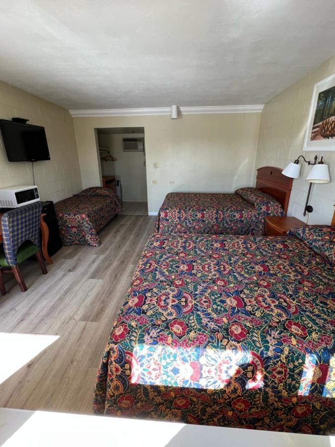 Village Inn Tulare Kültér fotó