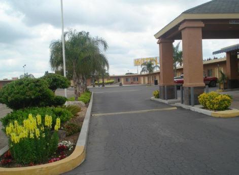 Village Inn Tulare Kültér fotó
