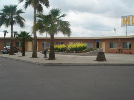 Village Inn Tulare Kültér fotó