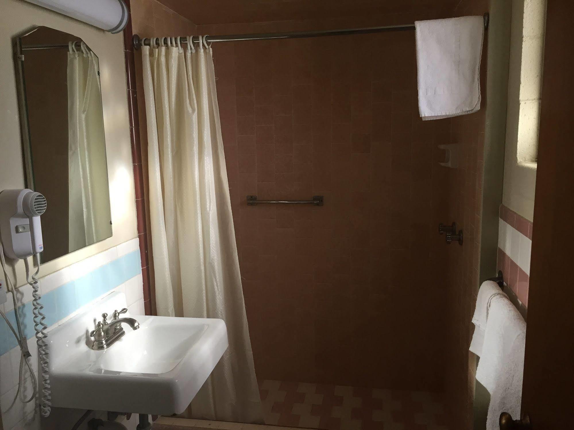 Village Inn Tulare Kültér fotó